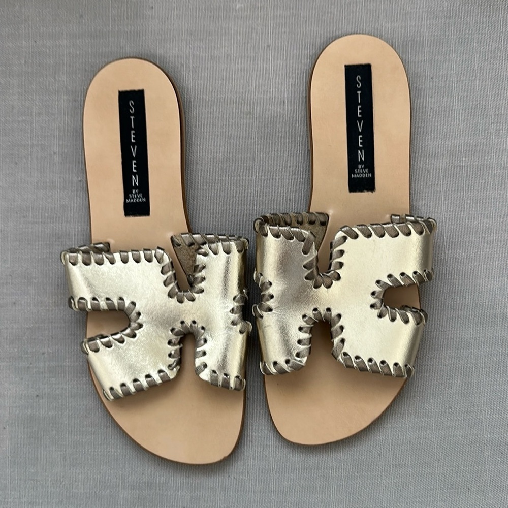 Steve Madden flip flop